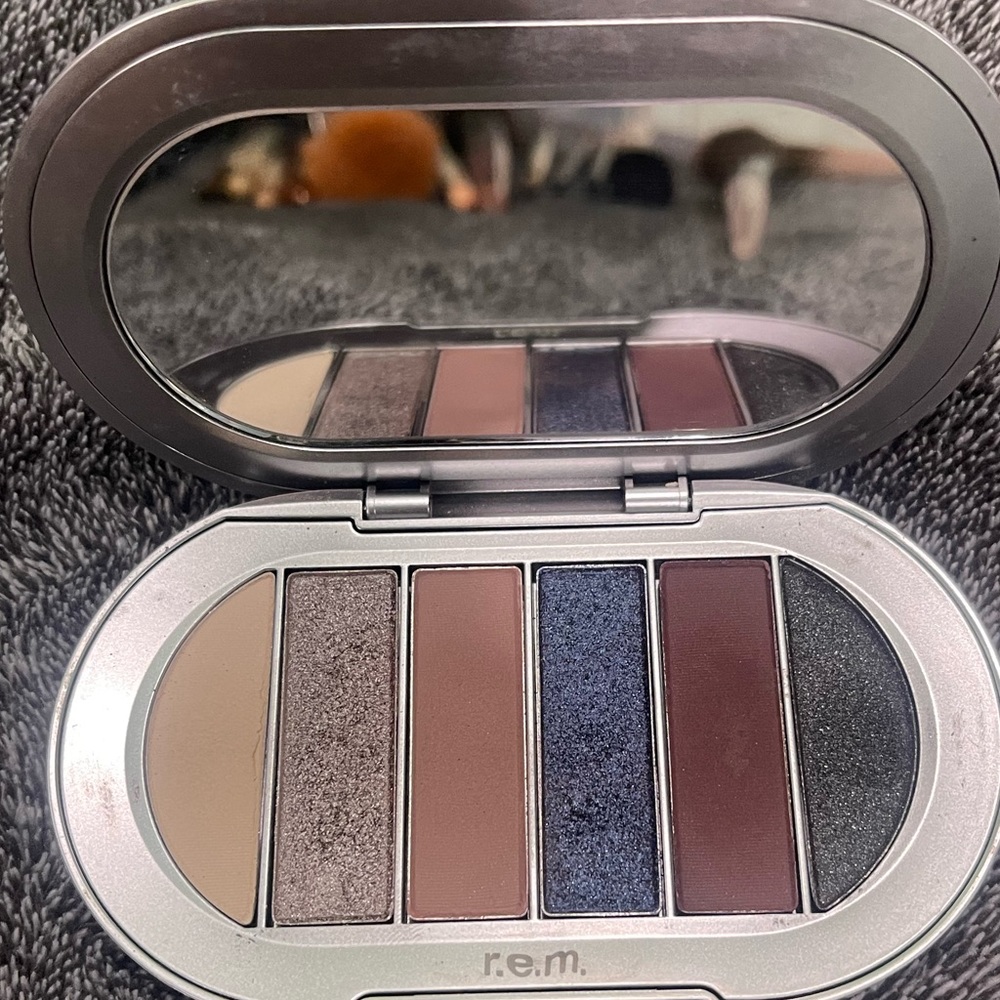 Eyeshadow palette